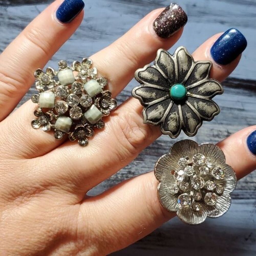 Floral jeweled adjustable rings